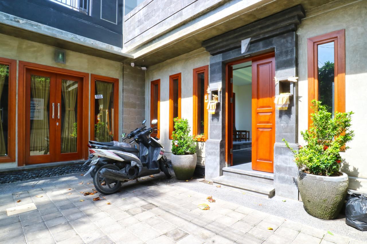 Hotel Gempita House Bali Legian Esterno foto