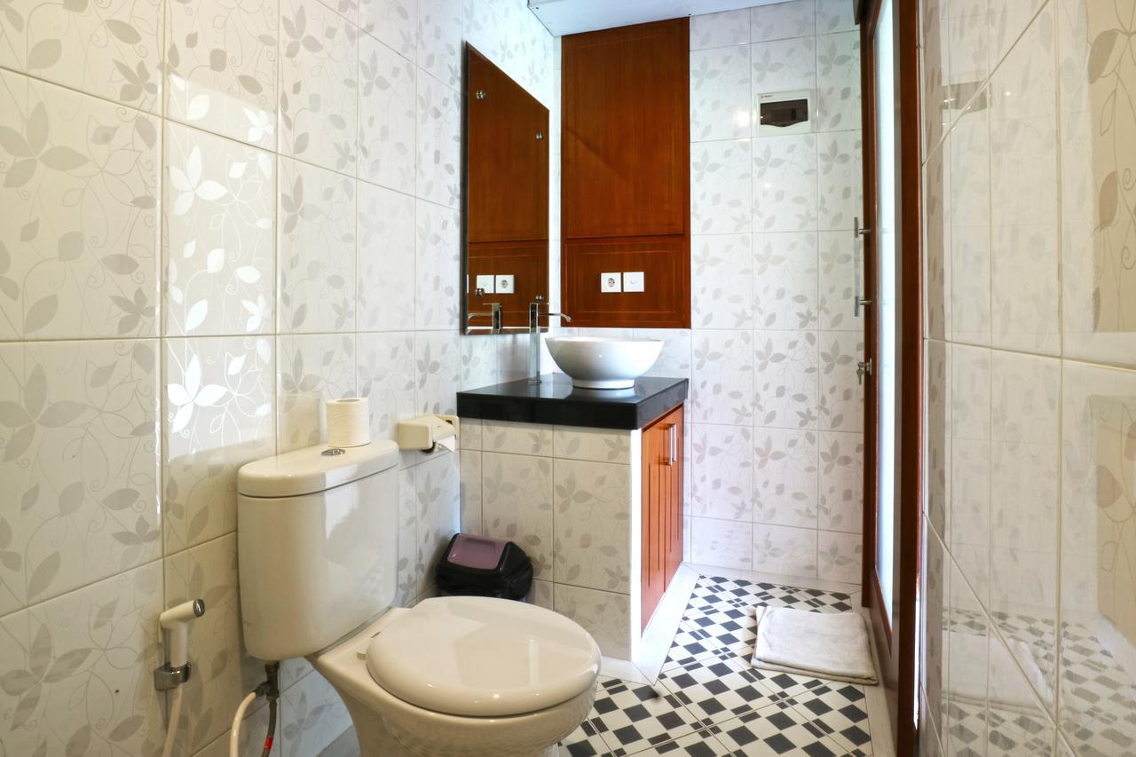 Hotel Gempita House Bali Legian Esterno foto