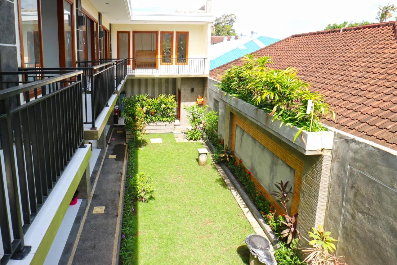 Hotel Gempita House Bali Legian Esterno foto