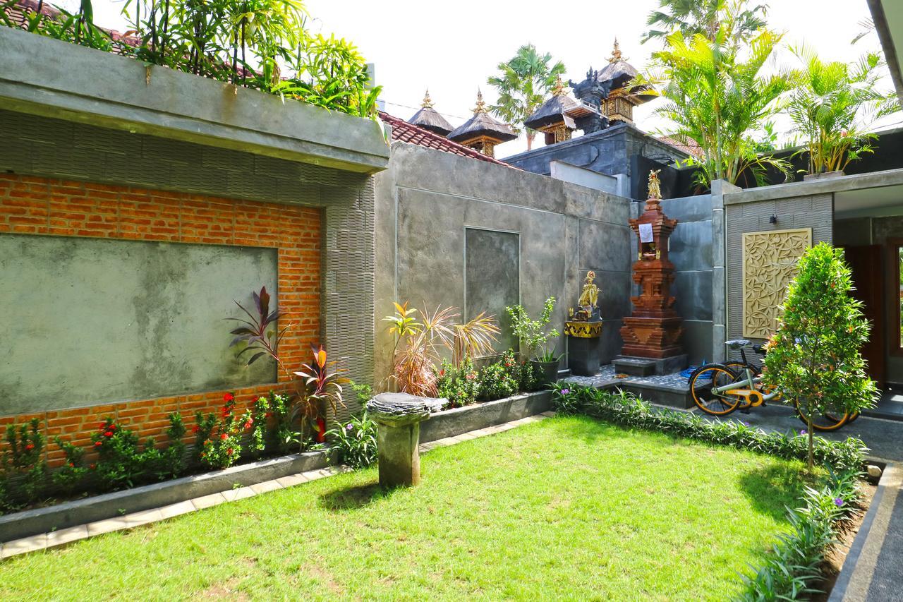 Hotel Gempita House Bali Legian Esterno foto