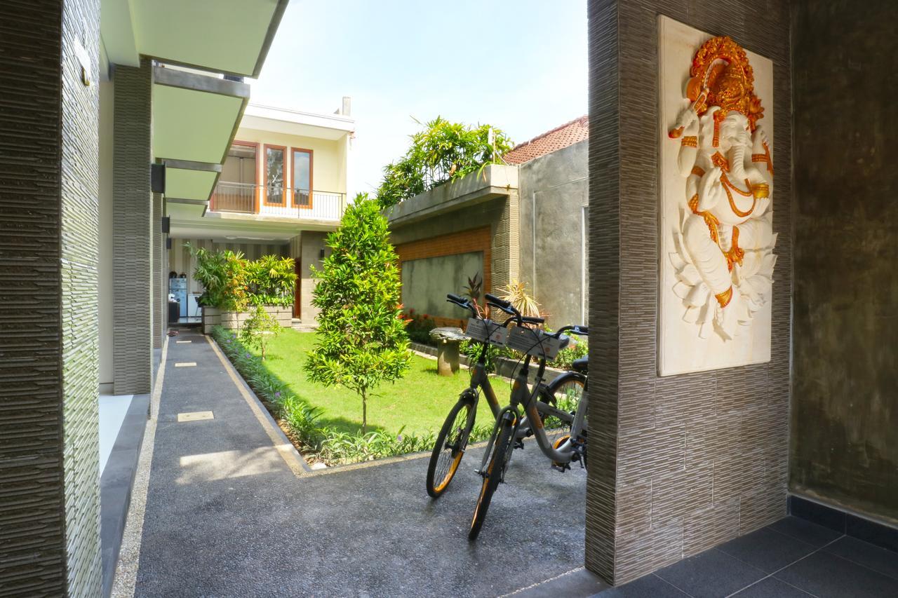Hotel Gempita House Bali Legian Esterno foto