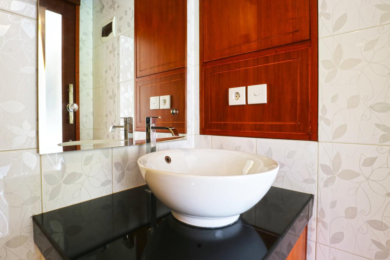 Hotel Gempita House Bali Legian Esterno foto